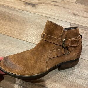 Women’s Born leather booties NWOT